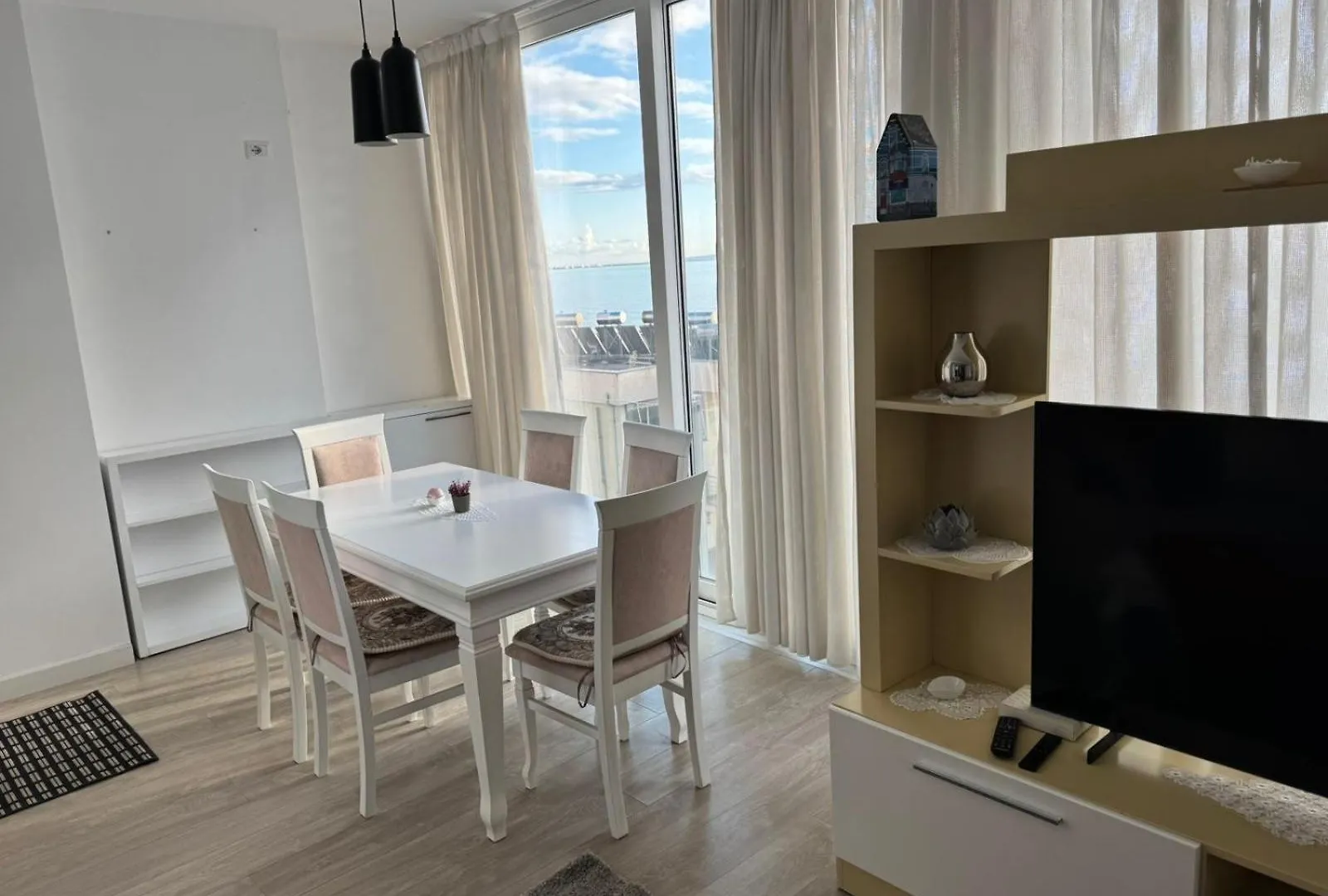 Aura Luxury Apartment Durres 0*,  Albania